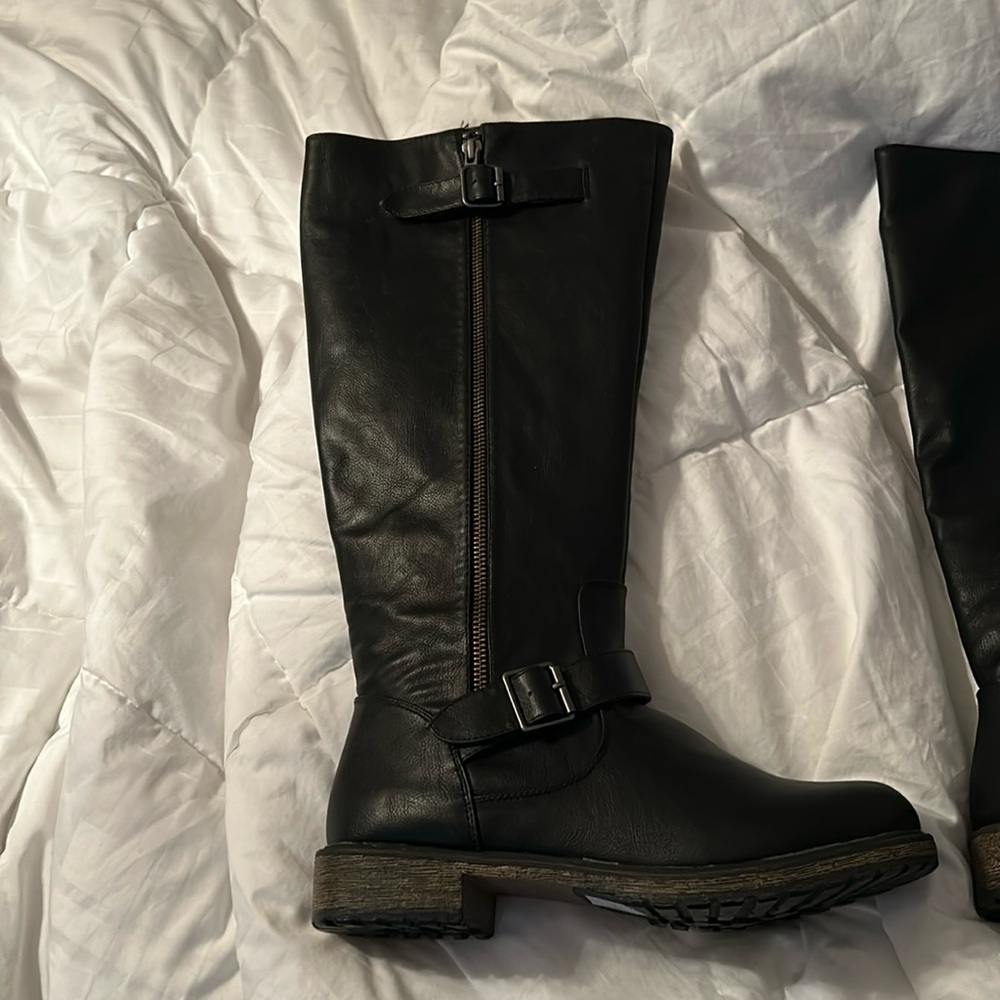 Skechers boots, black, size 8.5, new with box